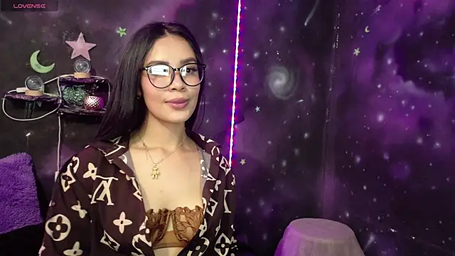 Snapshot of ValentinaRojass_ chatting on May 7, 2026, 6:33 pm ValentinaRojass online show from May 7, 2026, 6:33 pm