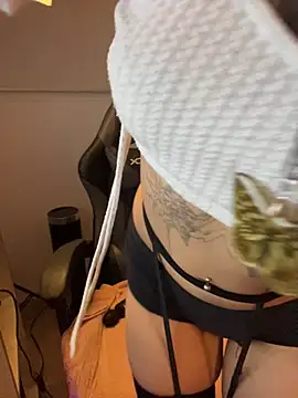 evabellee  online show from March 17, 2026, 12:46 am