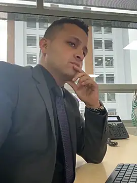 Andresrossi1 online show from February 26, 2026, 9:15 pm