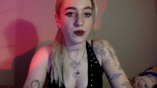 EmmyWet online show from April 15, 2026, 7:29 pm