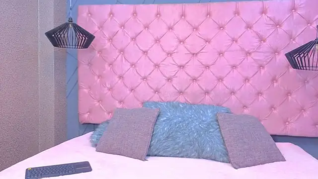 SARA HORNY- online show from April 9, 2026, 3:19 am