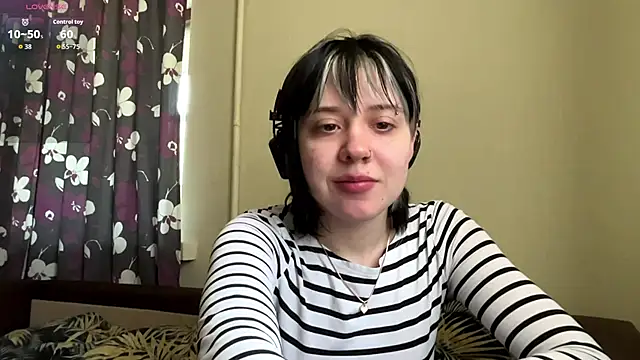 AueshaSimon online show from June 4, 2026, 7:46 am