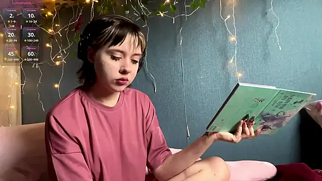 AueshaSimon online show from April 11, 2026, 5:04 am