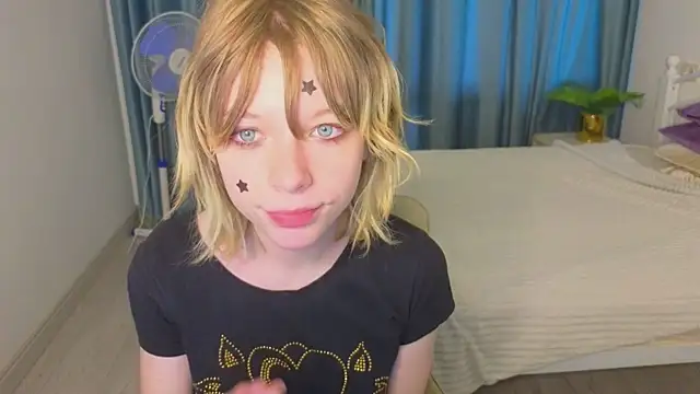 Snapshot of MollySally chatting on June 19, 2026, 4:18 am MollySally online show from June 19, 2026, 4:18 am