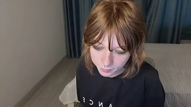 Snapshot of MollySally chatting on July 1, 2026, 4:13 am MollySally online show from July 1, 2026, 4:13 am