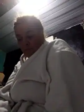 momismilf544 online show from May 5, 2026, 10:07 am