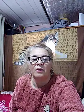 momismilf544 online show from May 16, 2026, 1:32 pm