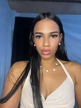 Snapshot of FlorSalvaje_ chatting on May 5, 2026, 12:02 am FlorSalvaje online show from May 5, 2026, 12:02 am