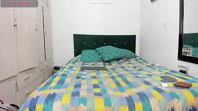 Jean And PaulXL online show from March 28, 2026, 10:55 pm