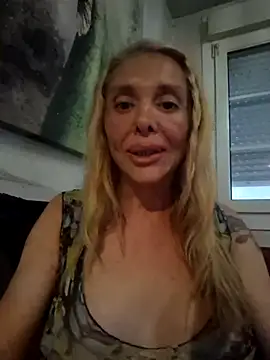 Snapshot of ssndratrans chatting on June 25, 2026, 8:14 pm ssndratrans online show from June 25, 2026, 8:14 pm