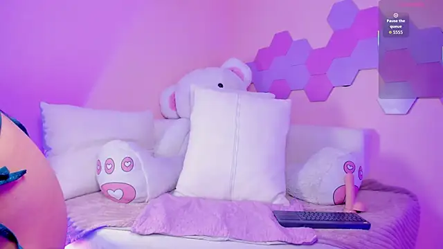 Candyskinny21 online show from April 4, 2026, 7:20 pm