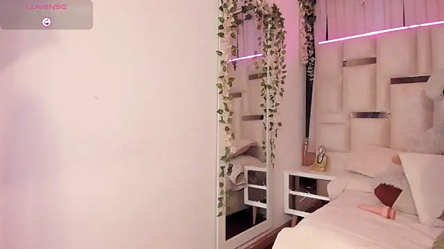 Hanna klover online show from March 25, 2026, 3:28 am