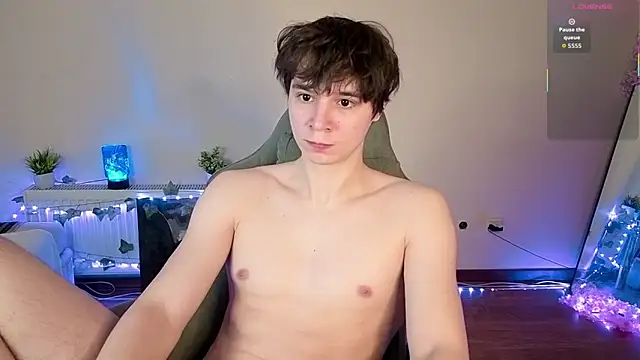 AnthonyCuutie online show from May 17, 2026, 5:40 am