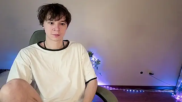 AnthonyCuutie online show from May 18, 2026, 4:40 am