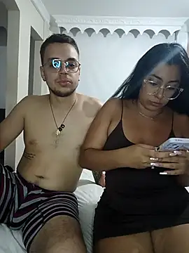 deliciuscam online show from April 29, 2026, 3:43 am