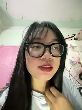 Snapshot of Leeeeiu chatting on June 28, 2026, 1:28 pm Leeeeiu online show from June 28, 2026, 1:28 pm