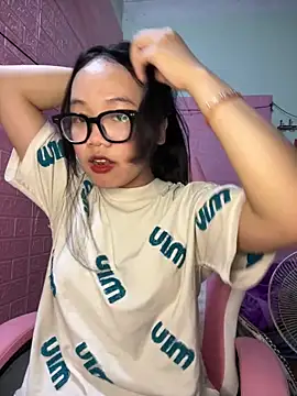 Snapshot of Leeeeiu chatting on March 2, 2026, 7:10 pm Leeeeiu online show from March 2, 2026, 7:10 pm