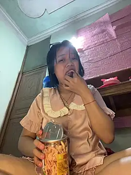 Leeeeiu online show from April 14, 2026, 3:28 pm