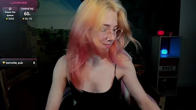 RosaFowler online show from April 19, 2026, 8:37 am