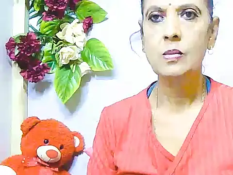 Hot queen58 online show from June 3, 2026, 1:34 pm