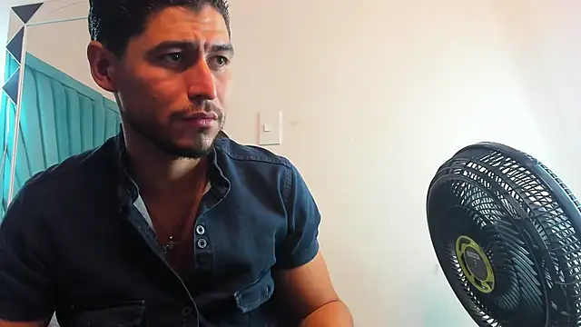 Snapshot of leo_carter chatting on March 2, 2026, 2:35 pm leo carter online show from March 2, 2026, 2:35 pm