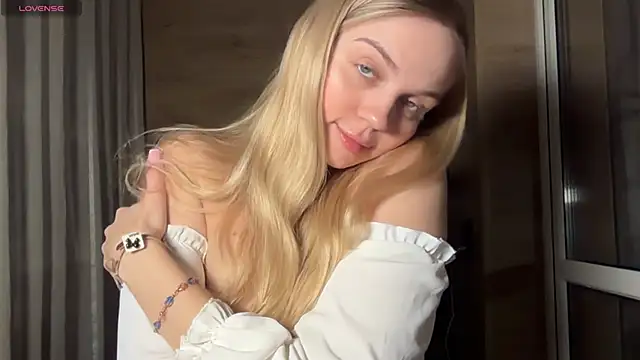 AlexaDeviliciouss online show from May 17, 2026, 4:07 pm
