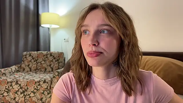 Lolatatee online show from April 16, 2026, 9:39 pm