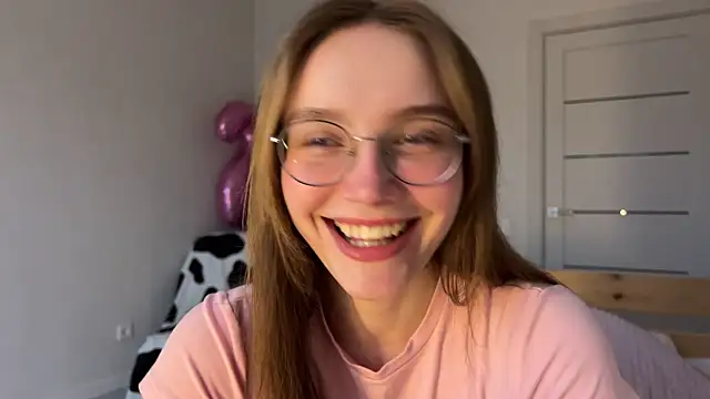 Lolatatee online show from March 31, 2026, 4:03 am