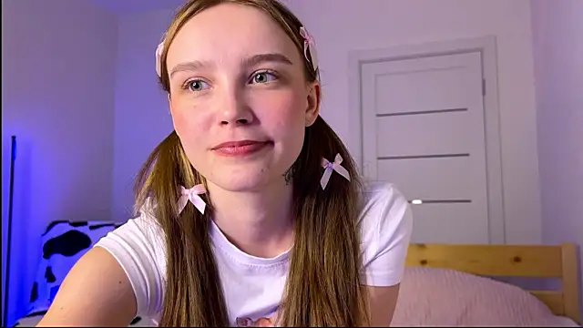 Lolatatee online show from March 4, 2026, 6:26 pm