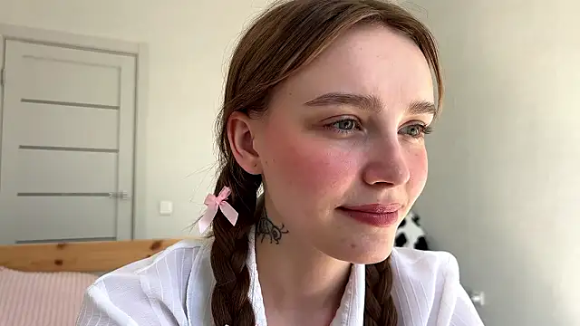 Lolatatee online show from March 11, 2026, 11:15 am