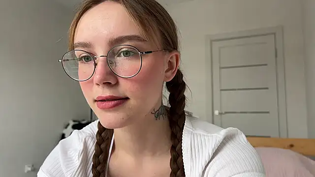 Lolatatee online show from March 20, 2026, 7:42 am