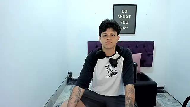 TomBoy Natali online show from April 13, 2026, 6:23 pm