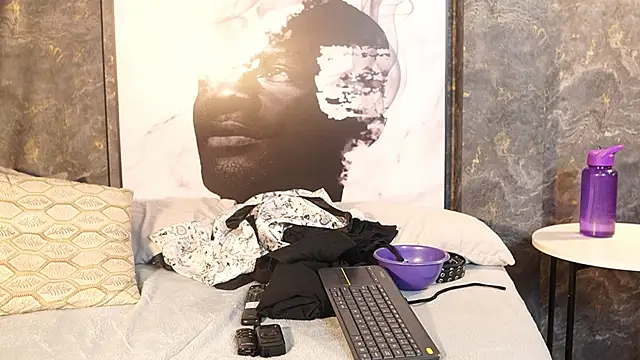 Mia and Belmonth online show from March 22, 2026, 6:31 pm