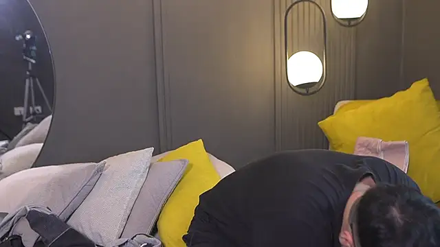 Mia and Belmonth online show from March 27, 2026, 6:53 pm