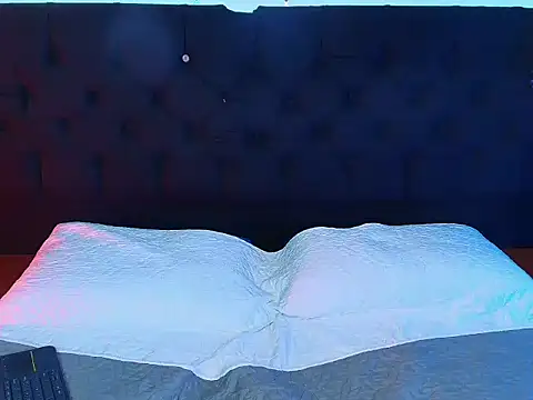 hollannd  online show from March 21, 2026, 3:16 pm