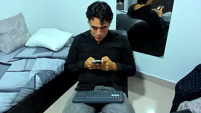 Snapshot of Theo_Castell chatting on March 4, 2026, 12:24 pm Theo Castell online show from March 4, 2026, 12:24 pm