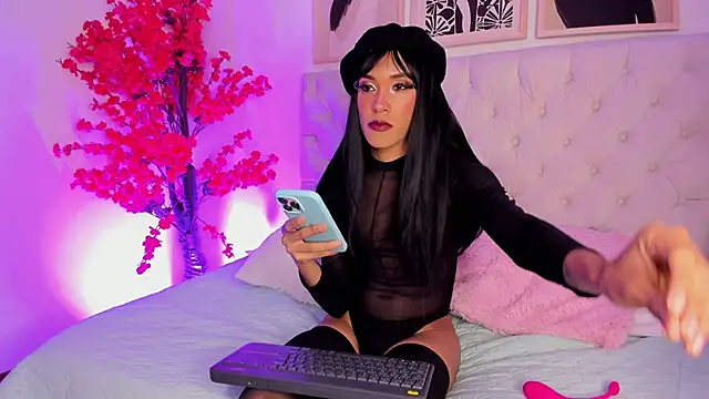 Snapshot of Liz_Hills chatting on April 7, 2026, 12:18 pm Liz Hills online show from April 7, 2026, 12:18 pm
