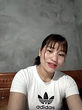 Snapshot of Lilinn_ chatting on February 28, 2026, 11:37 pm Lilinn online show from February 28, 2026, 11:37 pm