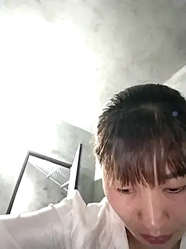 Lilinn  online show from April 10, 2026, 12:12 pm