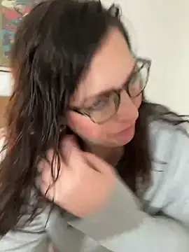 hollyharmd online show from March 6, 2026, 4:29 am