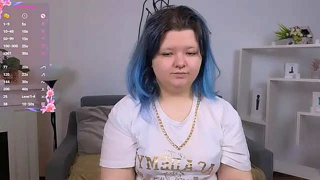 Snapshot of Lunaar_ chatting on May 6, 2026, 5:33 am Lunaar online show from May 6, 2026, 5:33 am