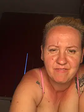 Snapshot of SofiaAmour chatting on June 24, 2026, 6:39 pm SofiaAmour online show from June 24, 2026, 6:39 pm
