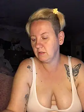 Snapshot of SofiaAmour chatting on June 19, 2026, 6:36 pm SofiaAmour online show from June 19, 2026, 6:36 pm