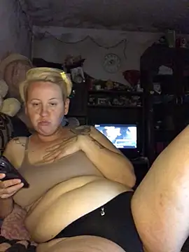 Snapshot of SofiaAmour chatting on June 16, 2026, 6:52 pm SofiaAmour online show from June 16, 2026, 6:52 pm