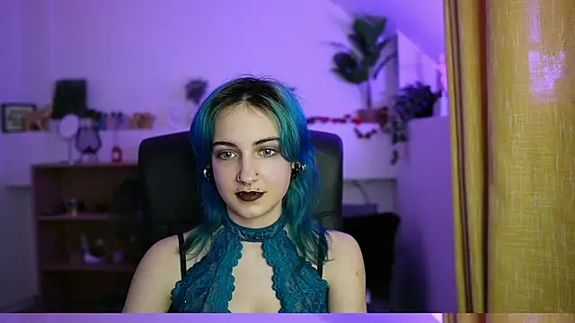 stacy  x3 online show from April 18, 2026, 1:13 pm