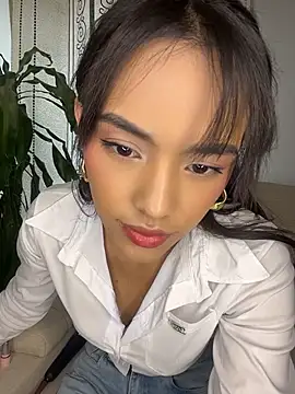 Snapshot of Mia-villalobos chatting on August 1, 2026, 3:32 pm Mia-villalobos online show from August 1, 2026, 3:32 pm