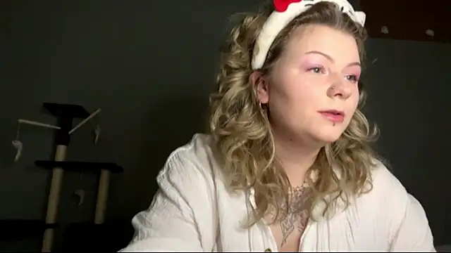 YoungAlina online show from March 7, 2026, 12:43 pm