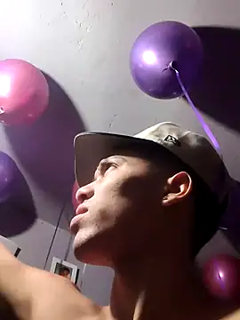 taylorfavorite 28 online show from February 28, 2026, 4:50 pm