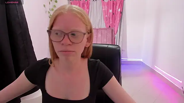 Albingirl online show from April 8, 2026, 8:21 pm