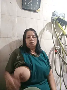 Snapshot of roxana_e43 chatting on June 12, 2026, 4:43 am roxana e43 online show from June 12, 2026, 4:43 am